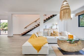 Elegante propiedad ubicada en Refundores, a solo 1,6 km de la playa de Tamarindo Elegante propiedad ubicada en Refundores, a solo 1,6 km de la playa de Tamarindo