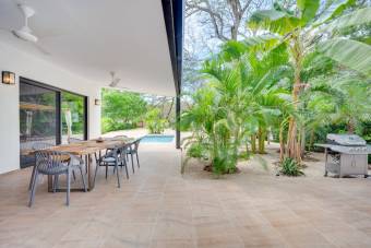 Elegante propiedad ubicada en Refundores, a solo 1,6 km de la playa de Tamarindo Elegante propiedad ubicada en Refundores, a solo 1,6 km de la playa de Tamarindo