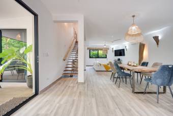 Elegante propiedad ubicada en Refundores, a solo 1,6 km de la playa de Tamarindo Elegante propiedad ubicada en Refundores, a solo 1,6 km de la playa de Tamarindo