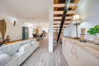 Elegante propiedad ubicada en Refundores, a solo 1,6 km de la playa de Tamarindo Elegante propiedad ubicada en Refundores, a solo 1,6 km de la playa de Tamarindo