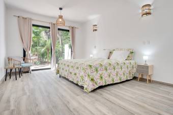 Elegante propiedad ubicada en Refundores, a solo 1,6 km de la playa de Tamarindo Elegante propiedad ubicada en Refundores, a solo 1,6 km de la playa de Tamarindo