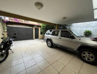 LARGE HOUSE FOR SALE IN RESIDENTIAL SANTA ANA 4 BEDROOMS 2 FLOORS LARGE HOUSE FOR SALE IN RESIDENTIAL SANTA ANA 4 BEDROOMS 2 FLOORS