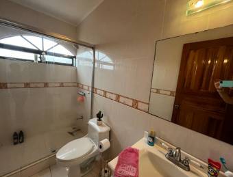 LARGE HOUSE FOR SALE IN RESIDENTIAL SANTA ANA 4 BEDROOMS 2 FLOORS LARGE HOUSE FOR SALE IN RESIDENTIAL SANTA ANA 4 BEDROOMS 2 FLOORS