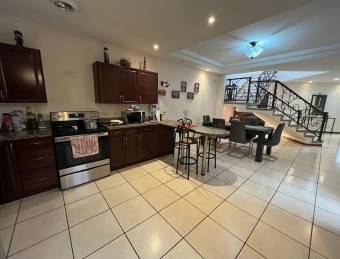LARGE HOUSE FOR SALE IN RESIDENTIAL SANTA ANA 4 BEDROOMS 2 FLOORS LARGE HOUSE FOR SALE IN RESIDENTIAL SANTA ANA 4 BEDROOMS 2 FLOORS