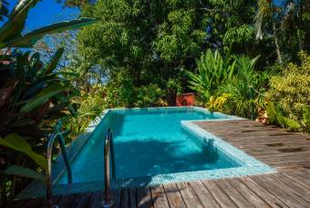 Propiedad Colonial con 7 Apartamentos, 2 Piscinas y Potencial Comercial en La Garita Nueva