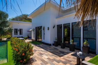 Encantadora propiedad europea con piscina y vista panorámica en comunidad privada cerca de Tamarindo