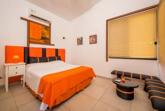 Encantadora propiedad europea con piscina y vista panorámica en comunidad privada cerca de Tamarindo