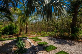 Encantadora propiedad europea con piscina y vista panorámica en comunidad privada cerca de Tamarindo