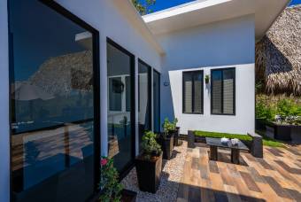 Encantadora propiedad europea con piscina y vista panorámica en comunidad privada cerca de Tamarindo