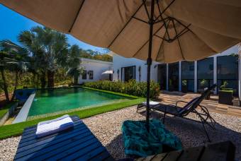 Encantadora propiedad europea con piscina y vista panorámica en comunidad privada cerca de Tamarindo