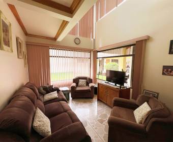 Casa a la venta en Trejos Montealegre en San Rafael de Escazú.