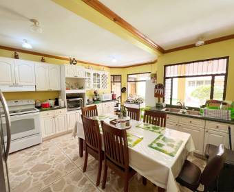 Casa a la venta en Trejos Montealegre en San Rafael de Escazú.