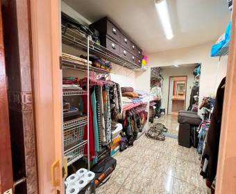 Casa a la venta en Trejos Montealegre en San Rafael de Escazú.