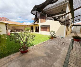 Casa a la venta en Trejos Montealegre en San Rafael de Escazú.