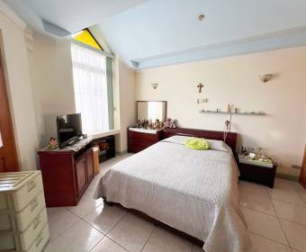 Casa a la venta en Trejos Montealegre en San Rafael de Escazú.