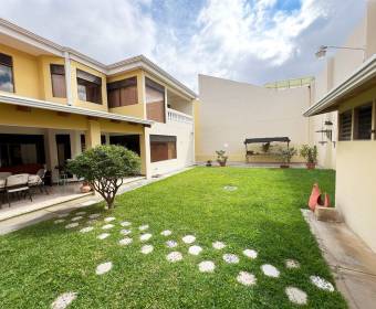 Casa a la venta en Trejos Montealegre en San Rafael de Escazú.
