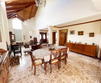 Casa a la venta en Trejos Montealegre en San Rafael de Escazú.
