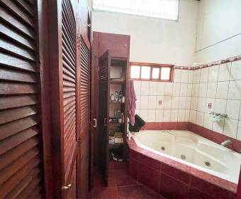 House for sale in open residential located in Heredia.