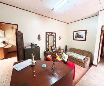 House for sale in open residential located in Heredia.