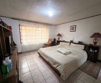 House for sale in open residential located in Heredia.