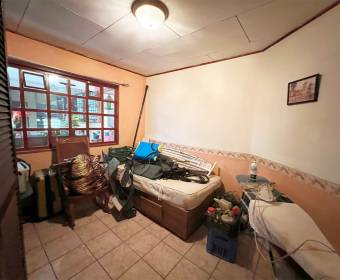 House for sale in open residential located in Heredia.