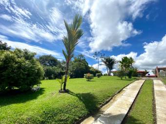 Te presentamos esta espectacular propiedad con terreno de 2033 metros cuadrados en Barrio Orotina, L Te presentamos esta espectacular propiedad con terreno de 2033 metros cuadrados en Barrio Orotina, L