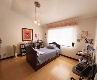 Casa a la venta en condominio ubicado en Guayabos de Curridabat. Casa a la venta en condominio ubicado en Guayabos de Curridabat.