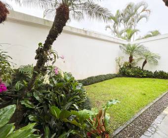 Casa a la venta en condominio ubicado en Guayabos de Curridabat. Casa a la venta en condominio ubicado en Guayabos de Curridabat.