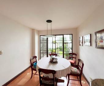 Casa a la venta en condominio ubicado en Guayabos de Curridabat. Casa a la venta en condominio ubicado en Guayabos de Curridabat.