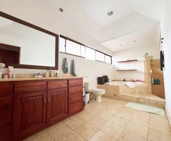 Casa a la venta en condominio ubicado en Guayabos de Curridabat. Casa a la venta en condominio ubicado en Guayabos de Curridabat.