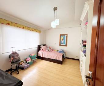 Casa a la venta en condominio ubicado en Guayabos de Curridabat. Casa a la venta en condominio ubicado en Guayabos de Curridabat.