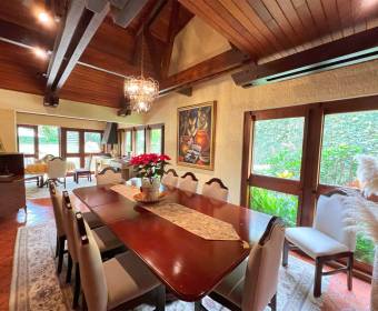 Casa a la venta en Pinares de Curridabat.