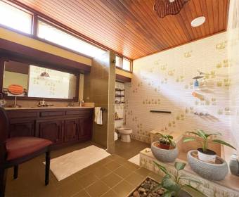 Casa a la venta en Pinares de Curridabat.