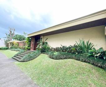 Casa a la venta en Pinares de Curridabat.