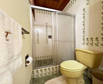 Casa a la venta en Pinares de Curridabat.