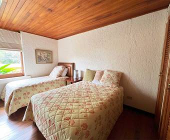 Casa a la venta en Pinares de Curridabat.