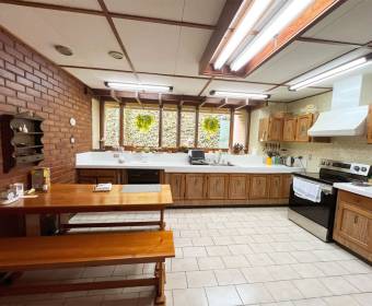 Casa a la venta en Pinares de Curridabat.