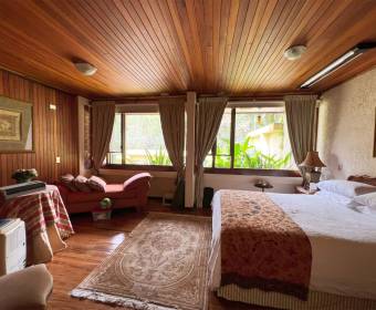 Casa a la venta en Pinares de Curridabat.