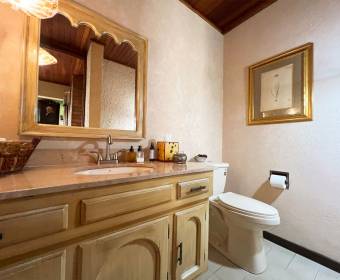 Casa a la venta en Pinares de Curridabat.