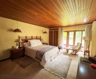 Casa a la venta en Pinares de Curridabat.