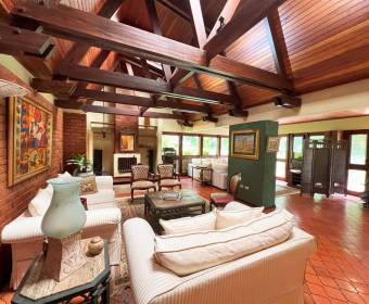 Casa a la venta en Pinares de Curridabat.