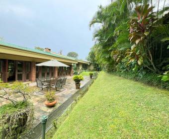 Casa a la venta en Pinares de Curridabat.