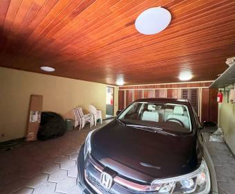 Casa a la venta en Pinares de Curridabat.