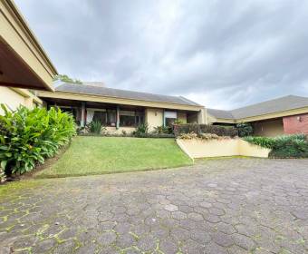 House for sale in Pinares, Curridabat.