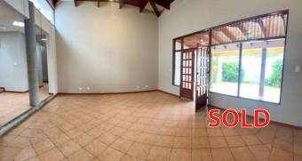 Escazu casa en alquiler $2.000 /1 piso, jardin, terraza