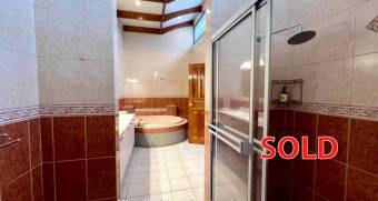 Escazu casa en alquiler $2.000 /1 piso, jardin, terraza