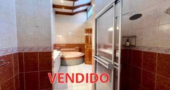 Escazu casa en alquiler $2.000 /1 piso, jardin, terraza