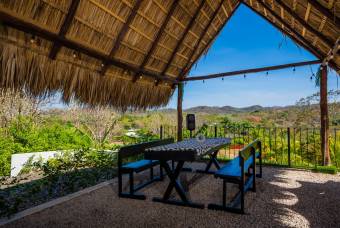 Villa de estilo europeo con piscina en Tamarindo