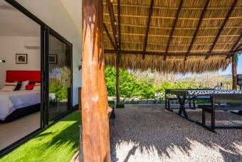 Villa de estilo europeo con piscina en Tamarindo