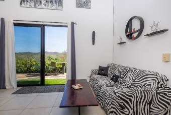 Villa de estilo europeo con piscina en Tamarindo